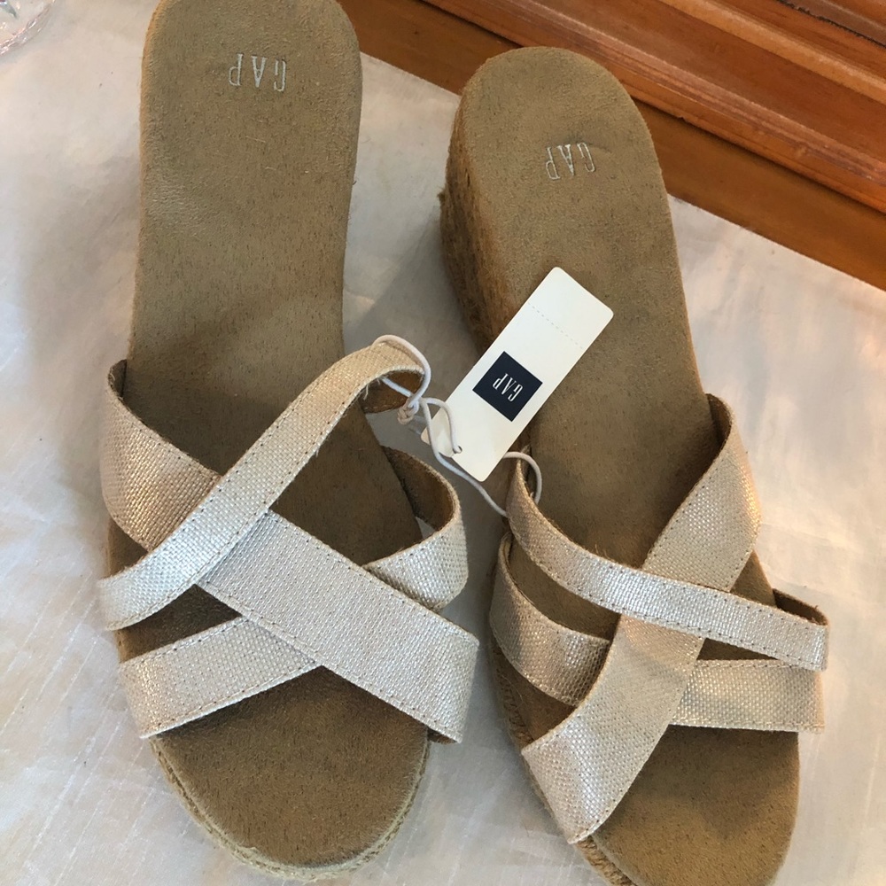 Gap espadrille wedge sandal - size 7W